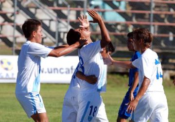 GUATEMALA VENCE A EL SALVADOR - V CAMPEONATO SUB 16 DE UNCAF BELICE 2013