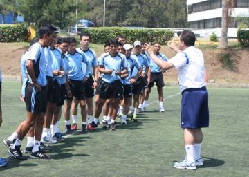 ARBITROS DE LIGA NACIONAL Y PRIMERA DIVISION SE PREPARAN PARA LAS FASES FINALES