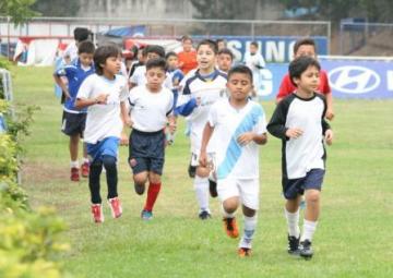 FEDEFUT INVITA A JOVENES NACIDOS EN EL AÑO 1998 Y 1999 PARA FORMAR PARTE DE LAS  ESCUELA DE FORMACION