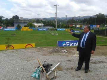 SR. JULIO ROCHA OFICIAL DE DESARROLLO FIFA SE ENCUENTRA EN GUATEMALA PARA OBSERVAR CONSTRUCCION DE NUEVA FASE DEL PROYECTO GOAL