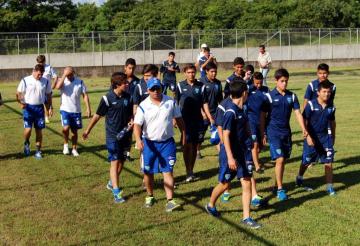 SUB 16 DE GUATEMALA RECONOCE CANCHA DEL ESTADIO FFB