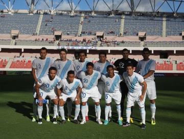 COPA CENTROAMERICANA  /  EMPATE EN EL DEBUT DE LA AZUL Y BLANCO